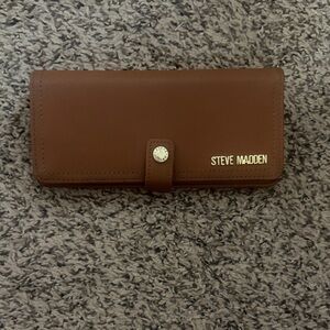 Steve Madden Elegant Brown Wallet